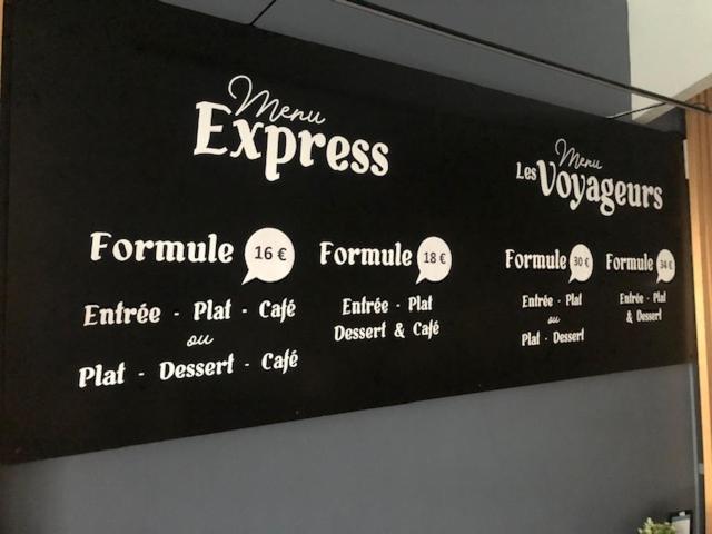 Hotel Restaurant Les Voyageurs Montaigu-Vendee Exterior photo